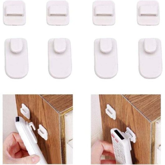 4pcs Wall Mounted Pasta Type TV Air Conditioning Remote Control Storage Hooks (White) MUMU